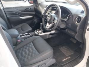 Nissan Navara 2.5DDTI LE/LE Plus automatic D/C - Image 10