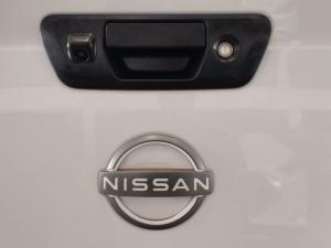 Nissan Navara 2.5DDTI LE/LE Plus automatic D/C - Image 14