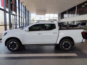 Nissan Navara 2.5DDTI LE/LE Plus automatic D/C - Image 16
