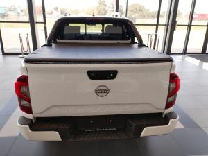 Nissan Navara 2.5DDTI LE/LE Plus automatic D/C - Image 4