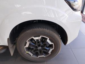 Nissan Navara 2.5DDTI LE/LE Plus automatic D/C - Image 5