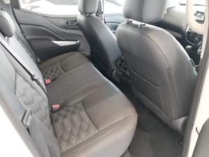 Nissan Navara 2.5DDTI LE/LE Plus automatic D/C - Image 8