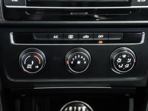 Volkswagen Golf 1.0TSI Trendline - Image 13