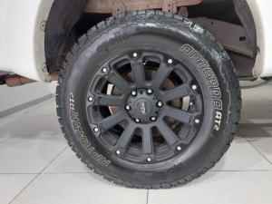 Toyota Hilux 3.0D-4D Xtra cab Raider Dakar edition - Image 8