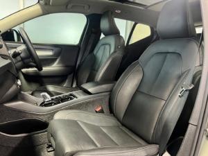 Volvo XC40 B3 Ultimate Dark - Image 11