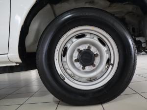 Nissan NP300 Hardbody 2.5TDi (aircon) - Image 18