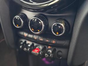 MINI Hatch Cooper Hatch 5-door - Image 16