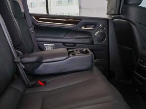 Lexus LX 450d - Image 15