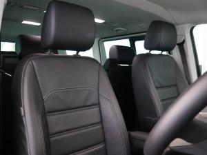 Volkswagen Caravelle 2.0BiTDI Highline 4Motion - Image 27