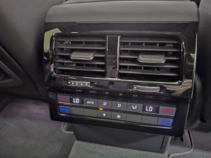 Volkswagen Touareg V6 TDI Executive R-Line - Image 15
