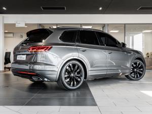 Volkswagen Touareg V6 TDI Executive R-Line - Image 2