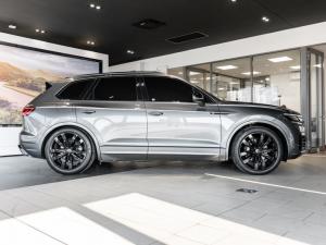 Volkswagen Touareg V6 TDI Executive R-Line - Image 3