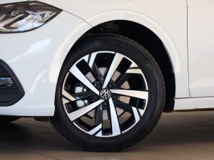 Volkswagen Polo hatch 1.0TSI Life auto - Image 4