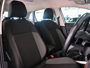 Volkswagen Polo hatch 1.0TSI Life auto - Image 13