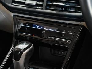 Volkswagen Polo sedan 1.0TSI Life - Image 10