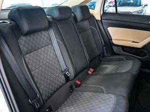 Volkswagen Polo sedan 1.0TSI Life - Image 15