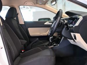 Volkswagen Polo sedan 1.0TSI Life - Image 12