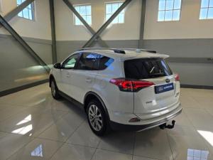 Toyota RAV4 2.2D-4D AWD VX - Image 10