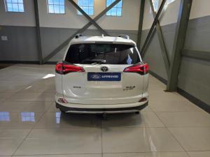 Toyota RAV4 2.2D-4D AWD VX - Image 12