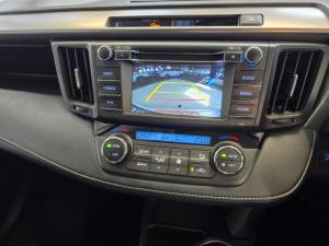 Toyota RAV4 2.2D-4D AWD VX - Image 17