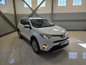 Toyota RAV4 2.2D-4D AWD VX - Image 1