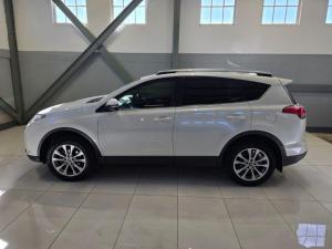Toyota RAV4 2.2D-4D AWD VX - Image 2