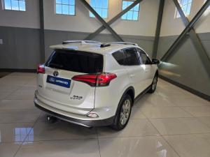 Toyota RAV4 2.2D-4D AWD VX - Image 3