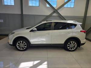 Toyota RAV4 2.2D-4D AWD VX - Image 6