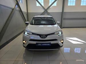 Toyota RAV4 2.2D-4D AWD VX - Image 8