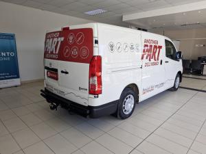 Toyota Quantum 2.8 LWB panel van - Image 3