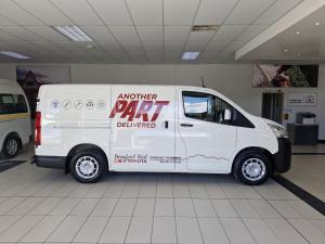 Toyota Quantum 2.8 LWB panel van - Image 4