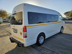 Toyota Hiace 2.5D-4D bus 14-seater GL - Image 2