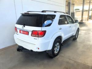 Toyota Fortuner 3.0D-4D 4x4 - Image 4