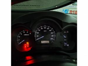 Toyota Hilux 2.5D-4D - Image 9