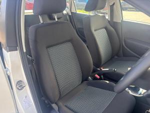 Volkswagen Polo Vivo hatch 1.6 Comfortline auto - Image 9