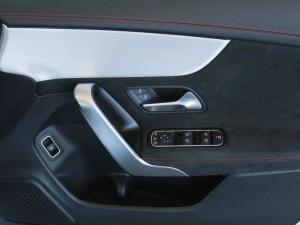 Mercedes-Benz CLA CLA220d Progressive - Image 15
