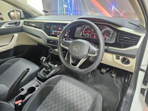Volkswagen Polo sedan 1.6 Life manual - Image 4