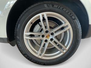 Porsche Macan S - Image 9