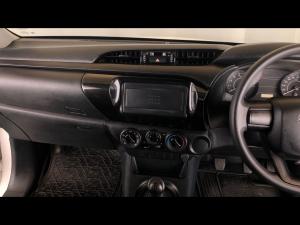 Toyota Hilux 2.0 single cab S (aircon) - Image 6