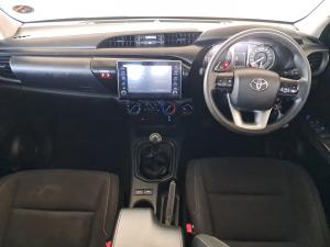 Toyota Hilux 2.4GD-6 double cab 4x4 Raider manual - Image 8