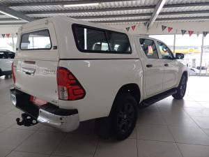 Toyota Hilux 2.4GD-6 double cab 4x4 Raider manual - Image 3