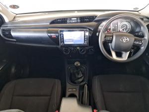 Toyota Hilux 2.4GD-6 double cab 4x4 Raider manual - Image 6
