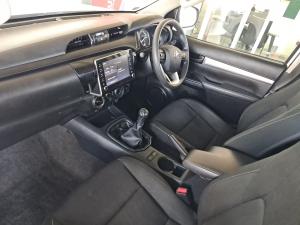 Toyota Hilux 2.4GD-6 double cab 4x4 Raider manual - Image 7