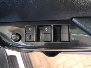 Toyota Hilux 2.4GD-6 double cab 4x4 Raider manual - Image 10