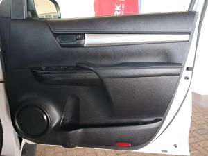 Toyota Hilux 2.4GD-6 double cab 4x4 Raider manual - Image 11