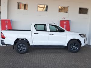 Toyota Hilux 2.4GD-6 double cab 4x4 Raider manual - Image 3
