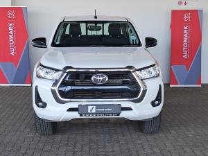 Toyota Hilux 2.4GD-6 double cab 4x4 Raider manual - Image 4