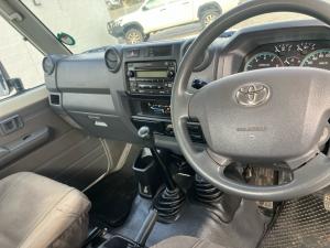 Toyota Land Cruiser 79 4.2D single cab - Image 7