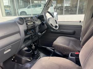Toyota Land Cruiser 79 4.2D single cab - Image 9