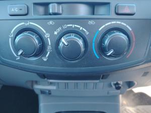Toyota Hilux 3.0D-4D Xtra cab Raider Dakar edition - Image 18
